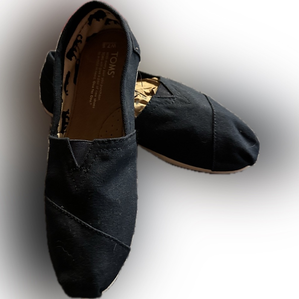 TOMS Navy Blue 7 1/2